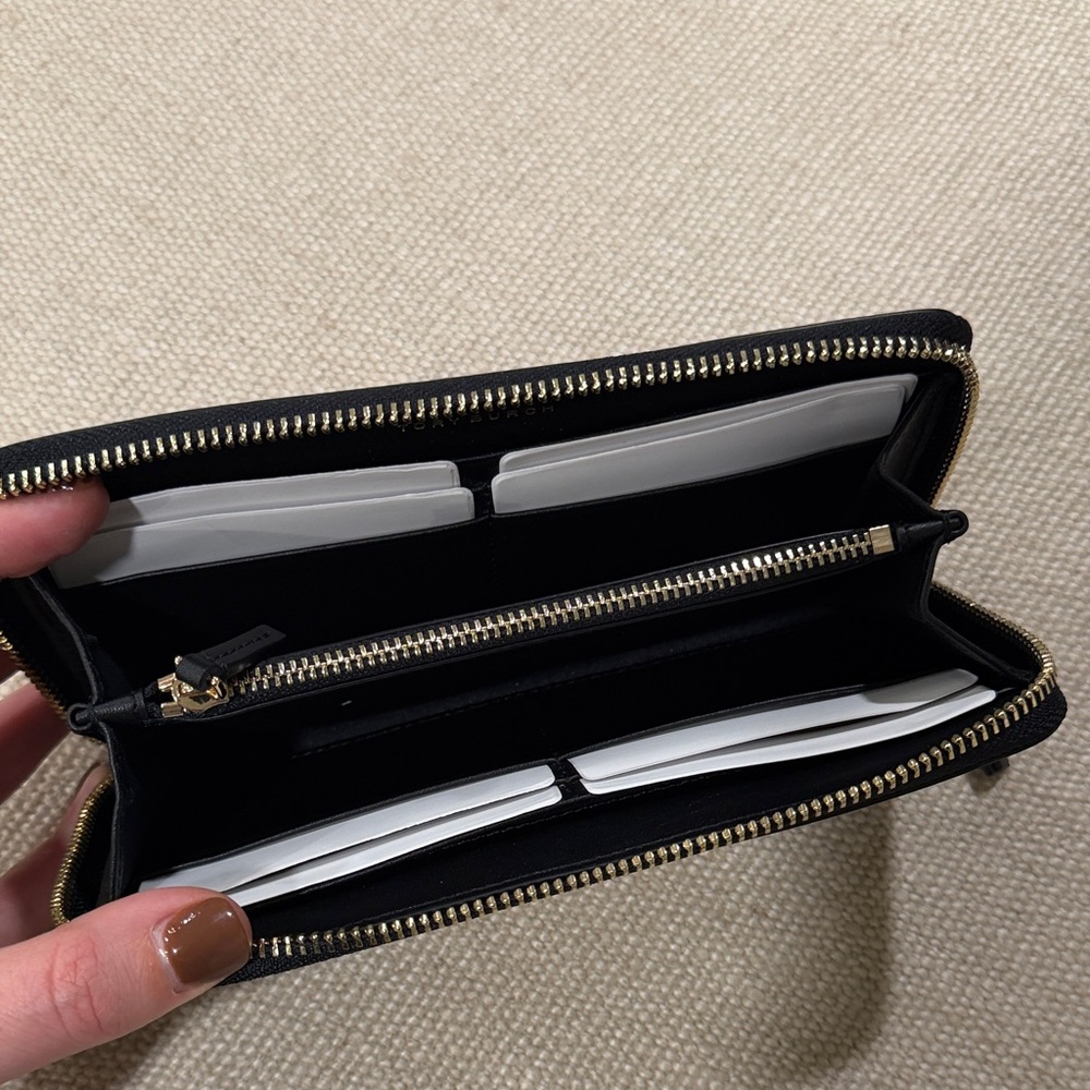 Tory Burch Amanda Zip Continental Wallet - Picture 4 of 5